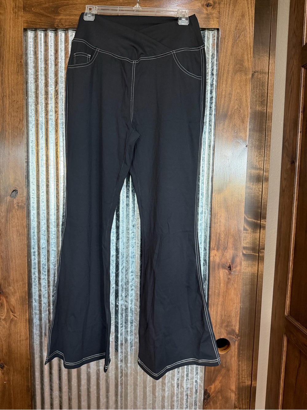 HALARA Black Flare leggings with White Contrast Stitching Sz lg